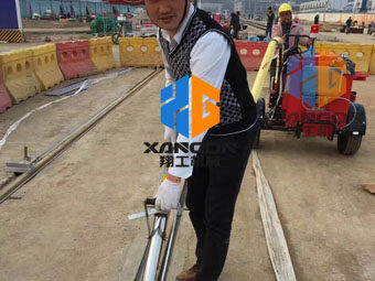路面灌縫施工，選翔工機械瀝青灌縫機