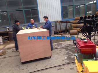 山東翔工機(jī)械小型壓路機(jī)發(fā)貨現(xiàn)場(chǎng)忙！
