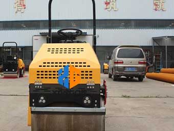 座駕壓路機(jī)“身材小，能量大”
